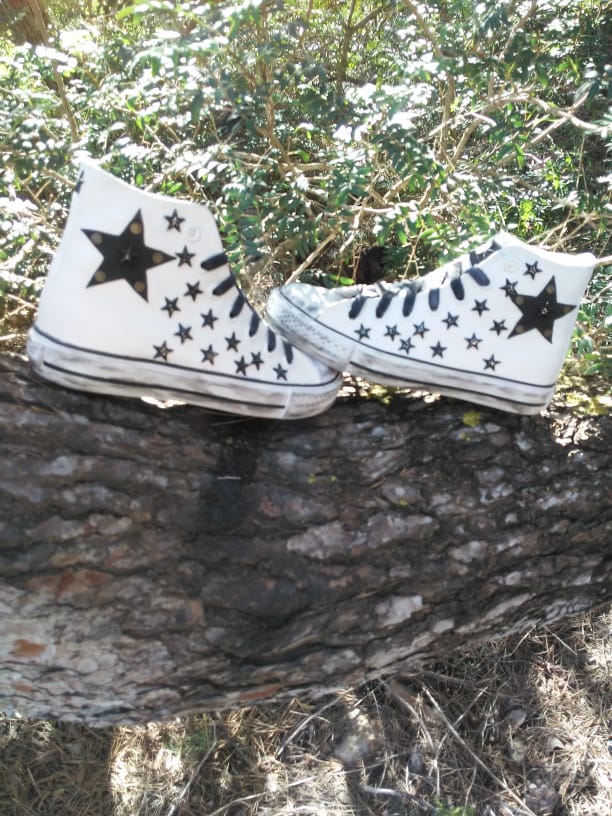 Sneaker Clásica Blanca Con Estrellas