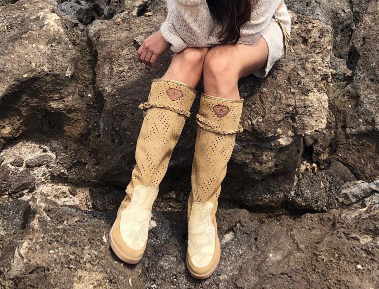 Moccasin boot